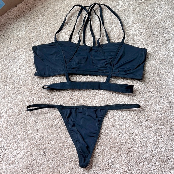 📦 Strappy Bondagey Style Intimates Set Bra / G String - Picture 1 of 3